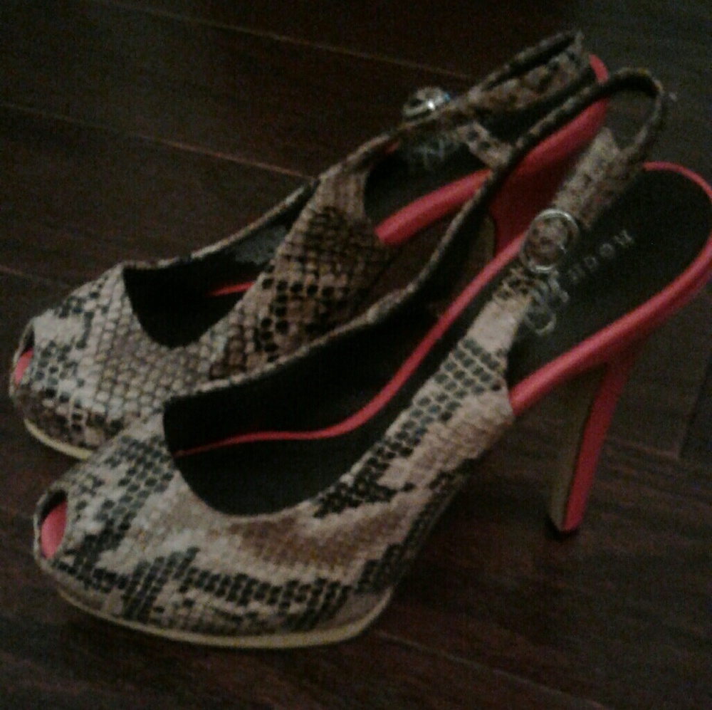 Rock & Republic Peep Toe Platform Shoe