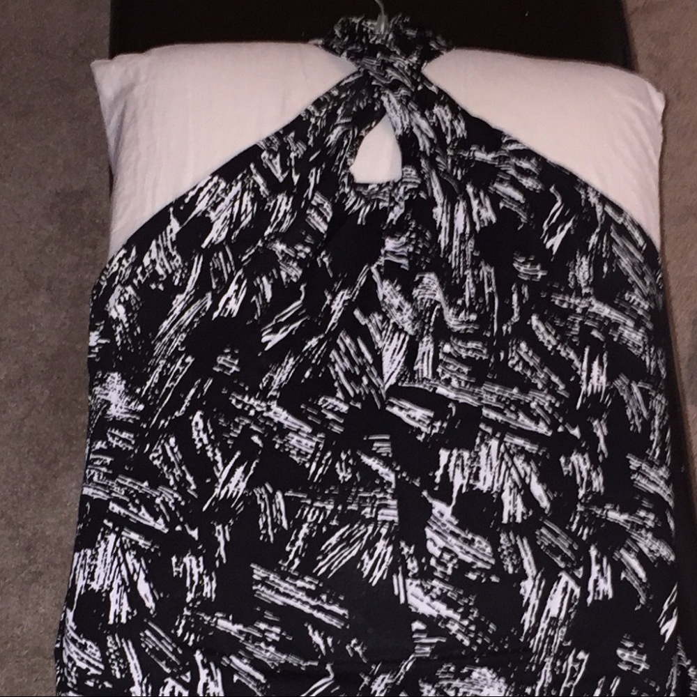 Halter Keyhold black and taupe top