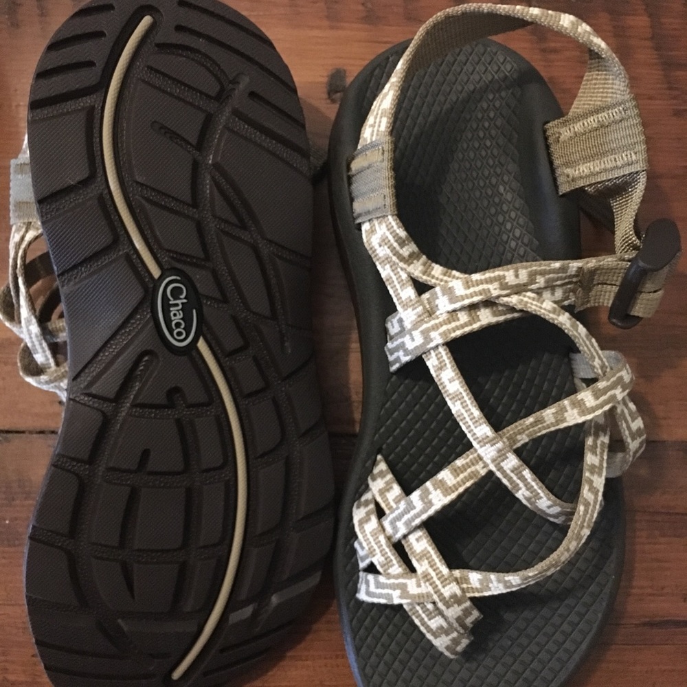 NWT Chaco Sz 6 Women's desert khaki