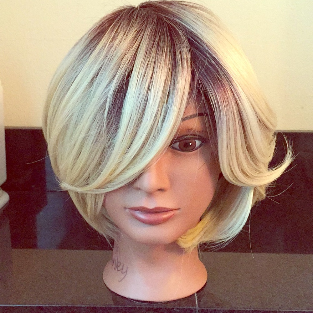 Itsawig wig Q Carla TT613 in the color blonde