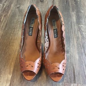 Brown Floral XOXO Heels | Sz 7.5