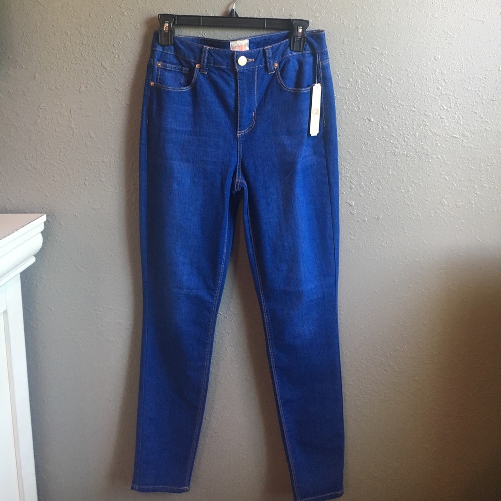 🌺. Blue  💙High waist skinny jeans👠