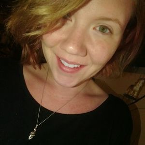 Meet your Posher, Ajulia