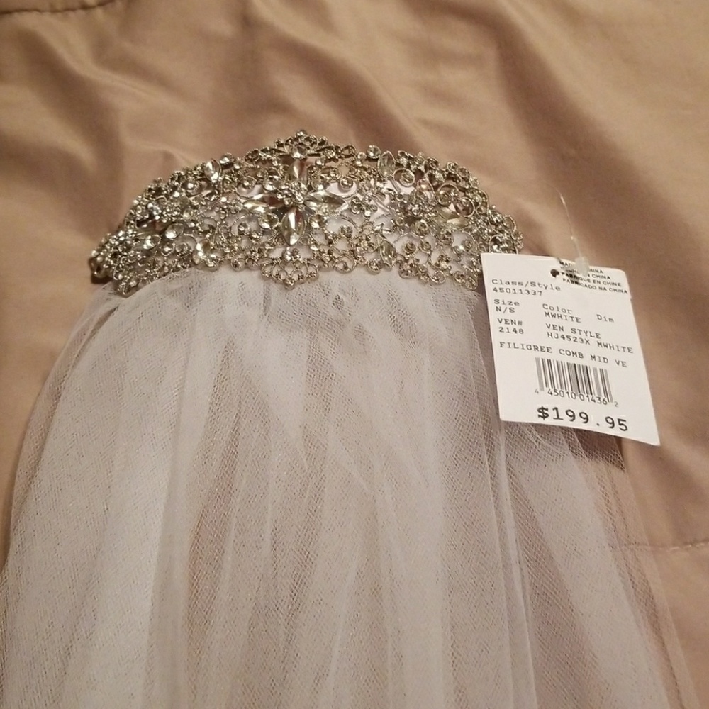Mid length veil