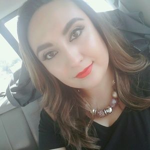 Meet your Posher, Claudia