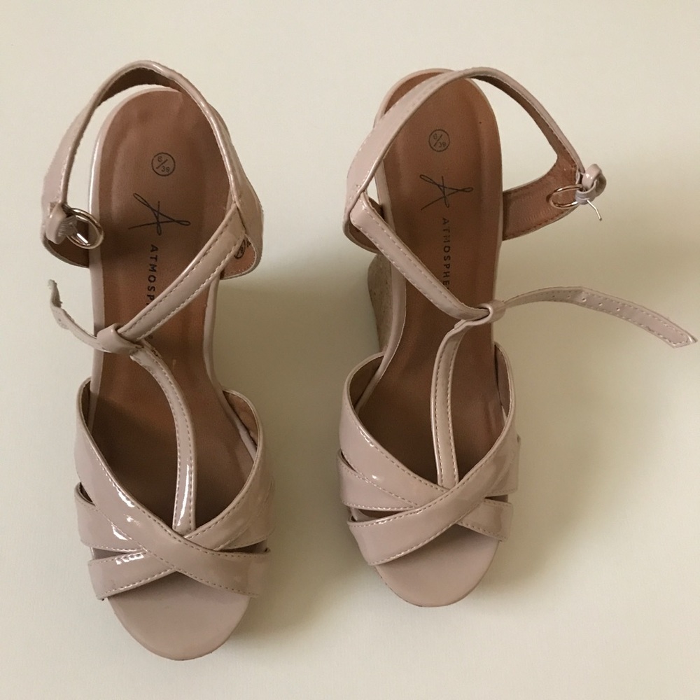 Nude wedges