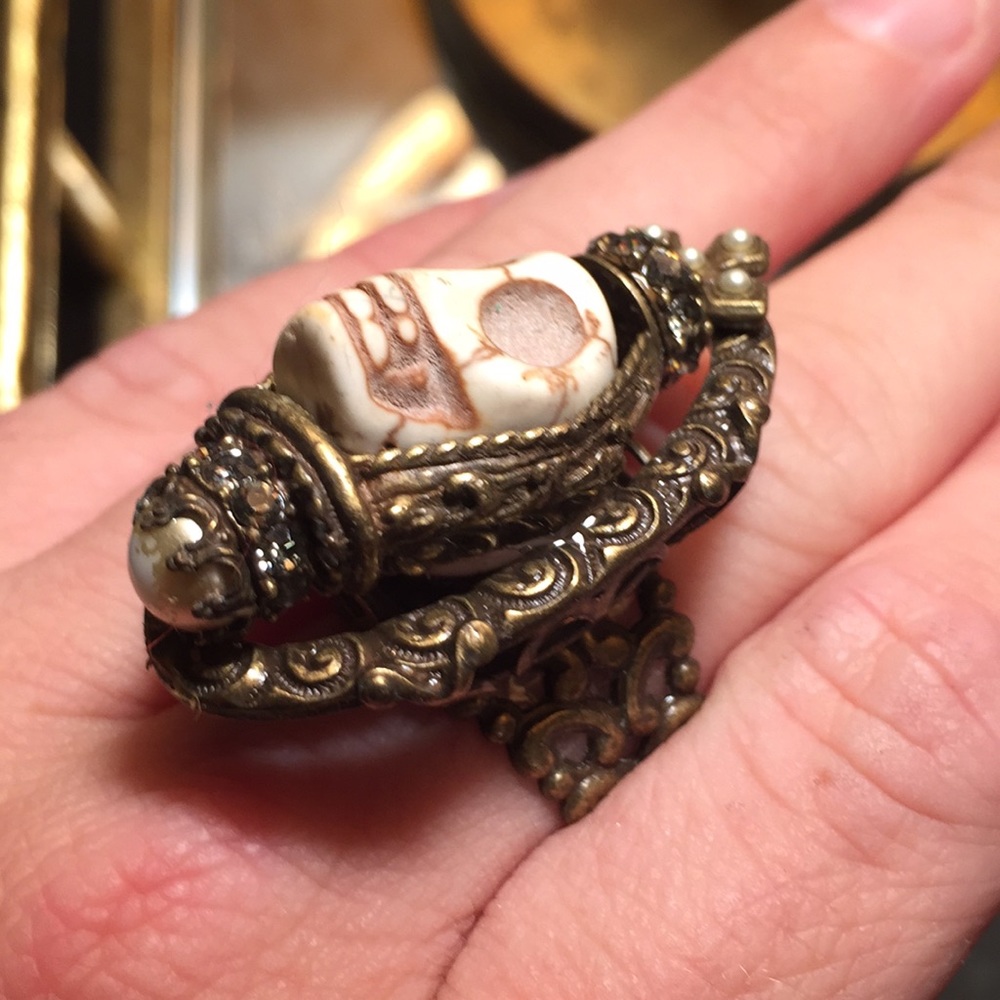 Skull ring
