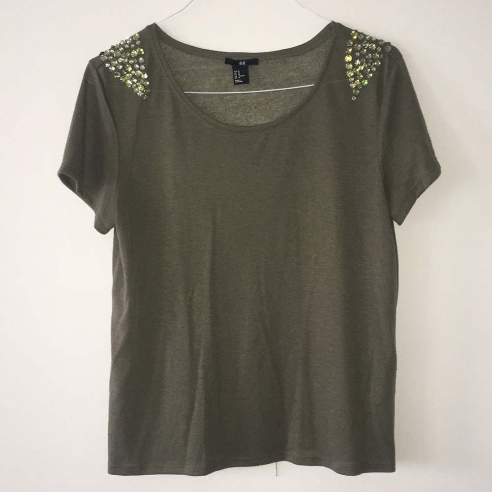 Green short sleeves top