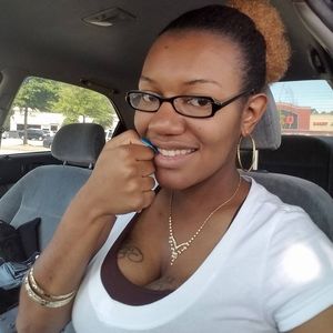 Meet your Posher, Desiree