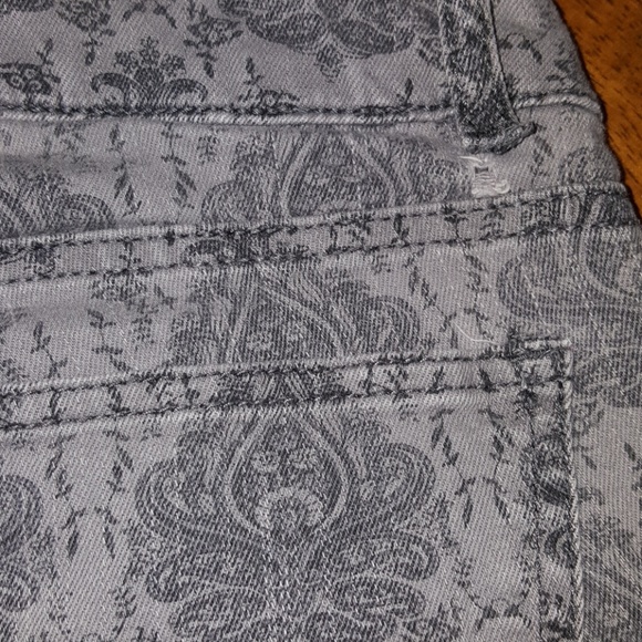 $5 ITEM. Gray life in progress jeans. MUST BUNDLE WITH TWO OTHER ITEMS - Picture 3 of 8