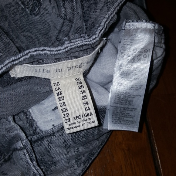 $5 ITEM. Gray life in progress jeans. MUST BUNDLE WITH TWO OTHER ITEMS - Picture 7 of 8