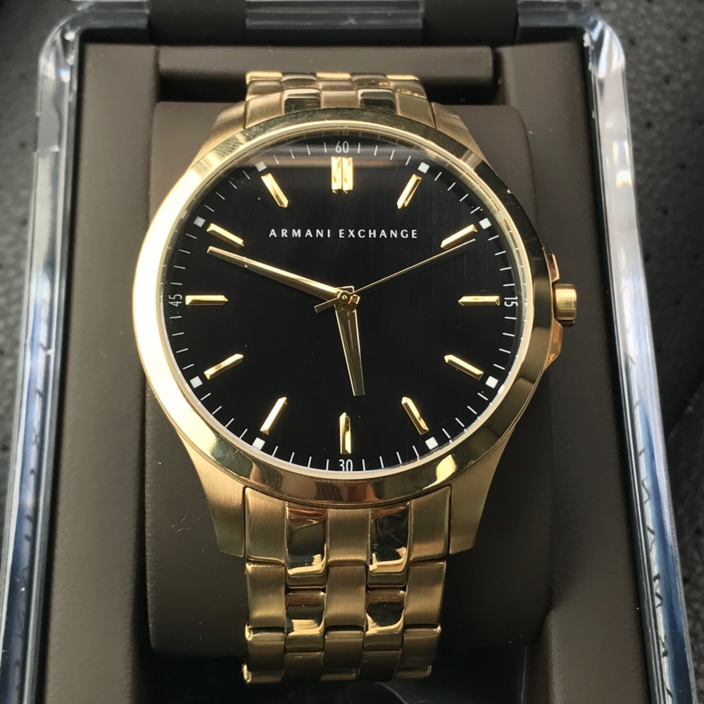 includes all links and case. Some scratches