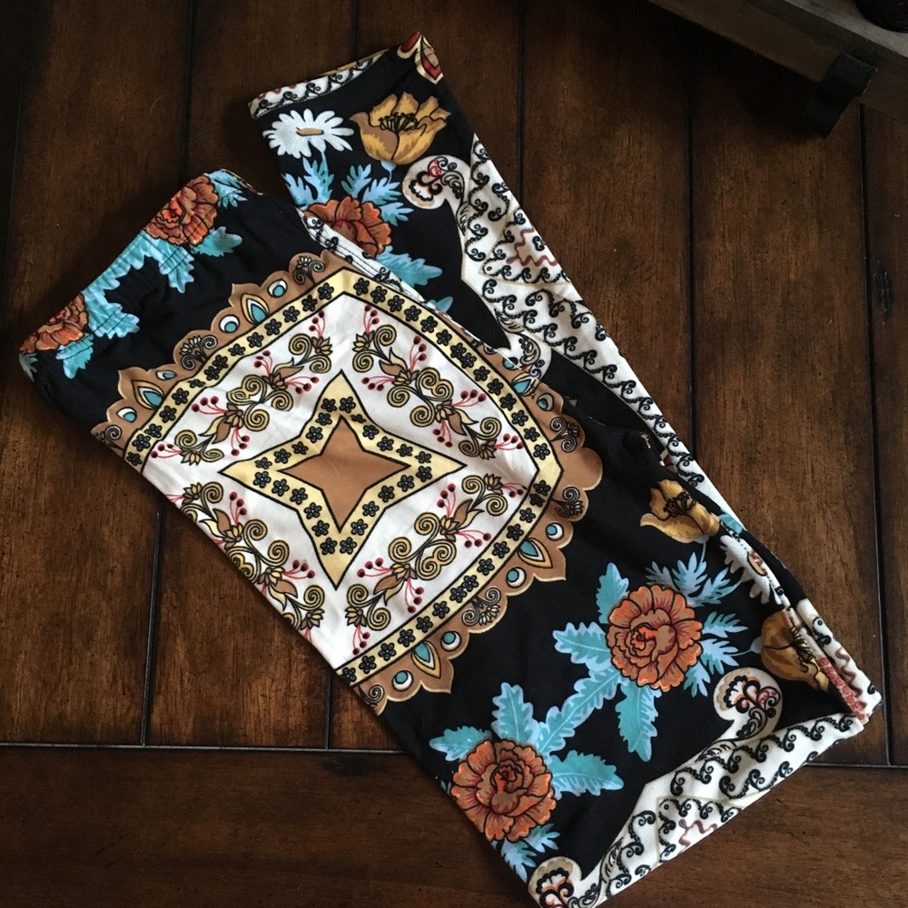 Paisley Print Super Soft Leggings-Great Fall Look!