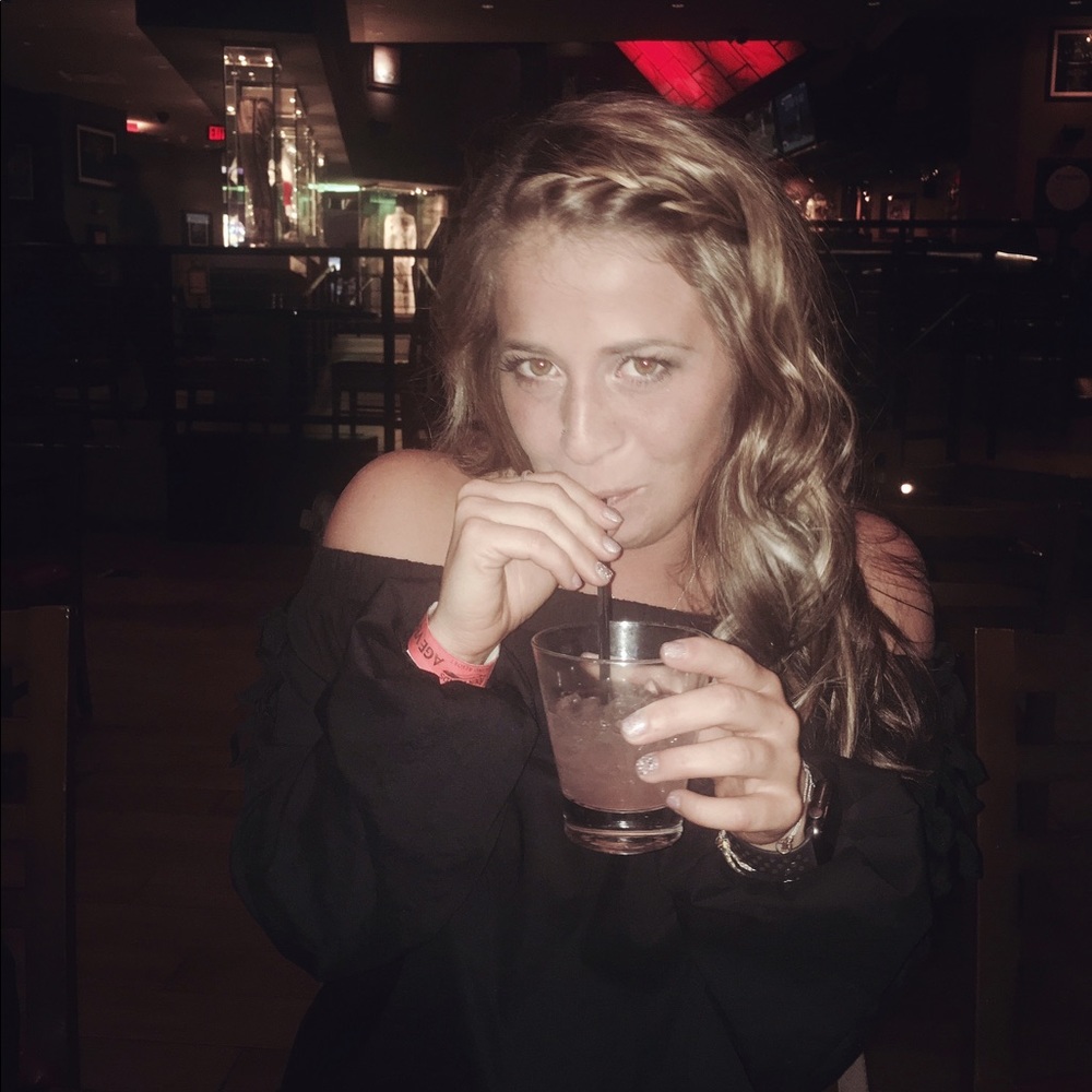 Meet your Posher, Alexis