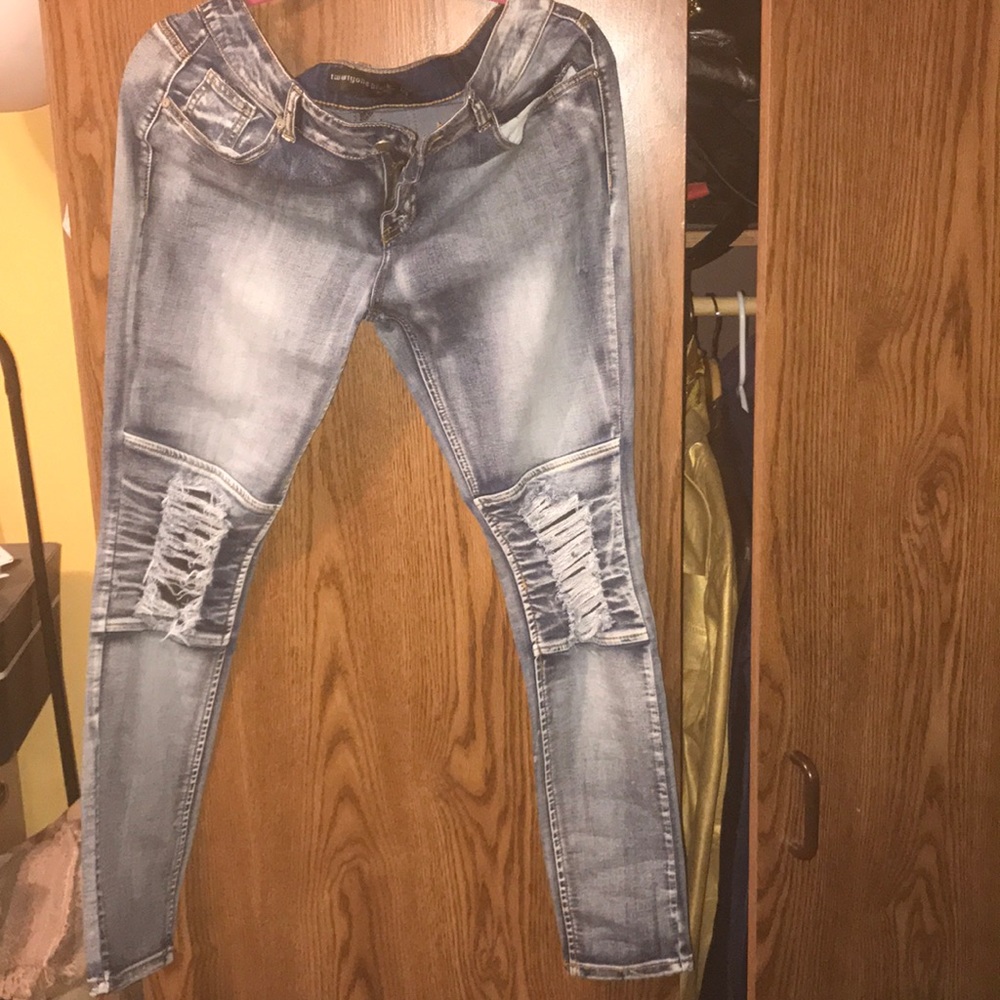 Light blue denim skinny jeans
