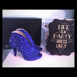 👠 INC size 6