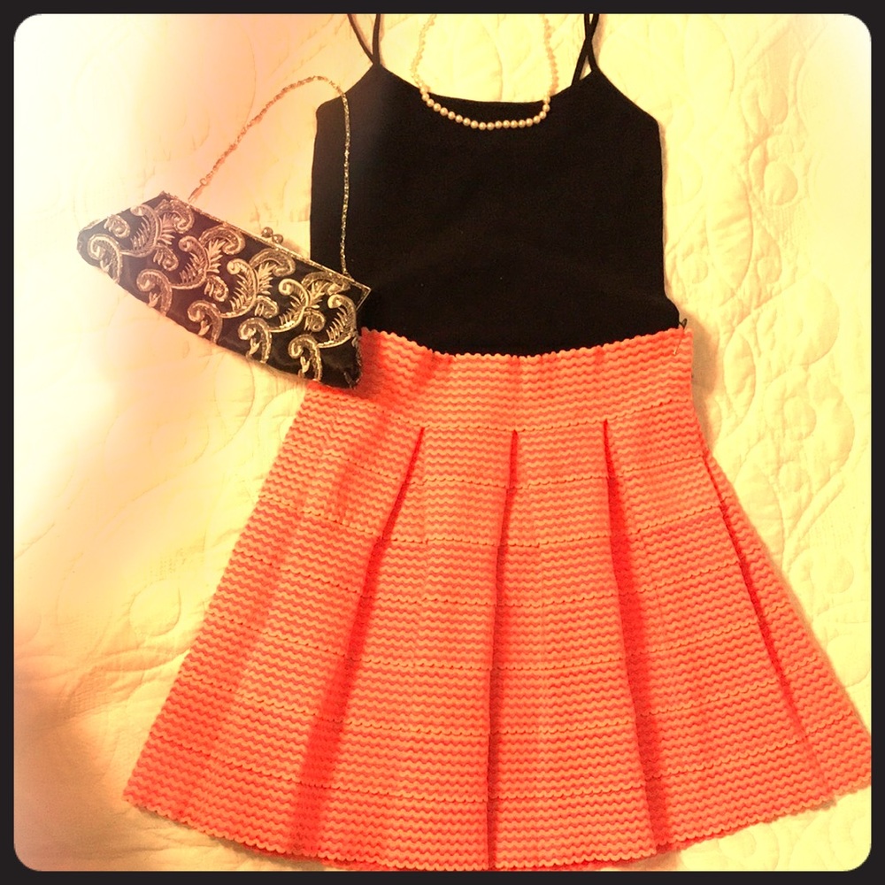 LARGE Boutique purchased high waist pleated SKIRT