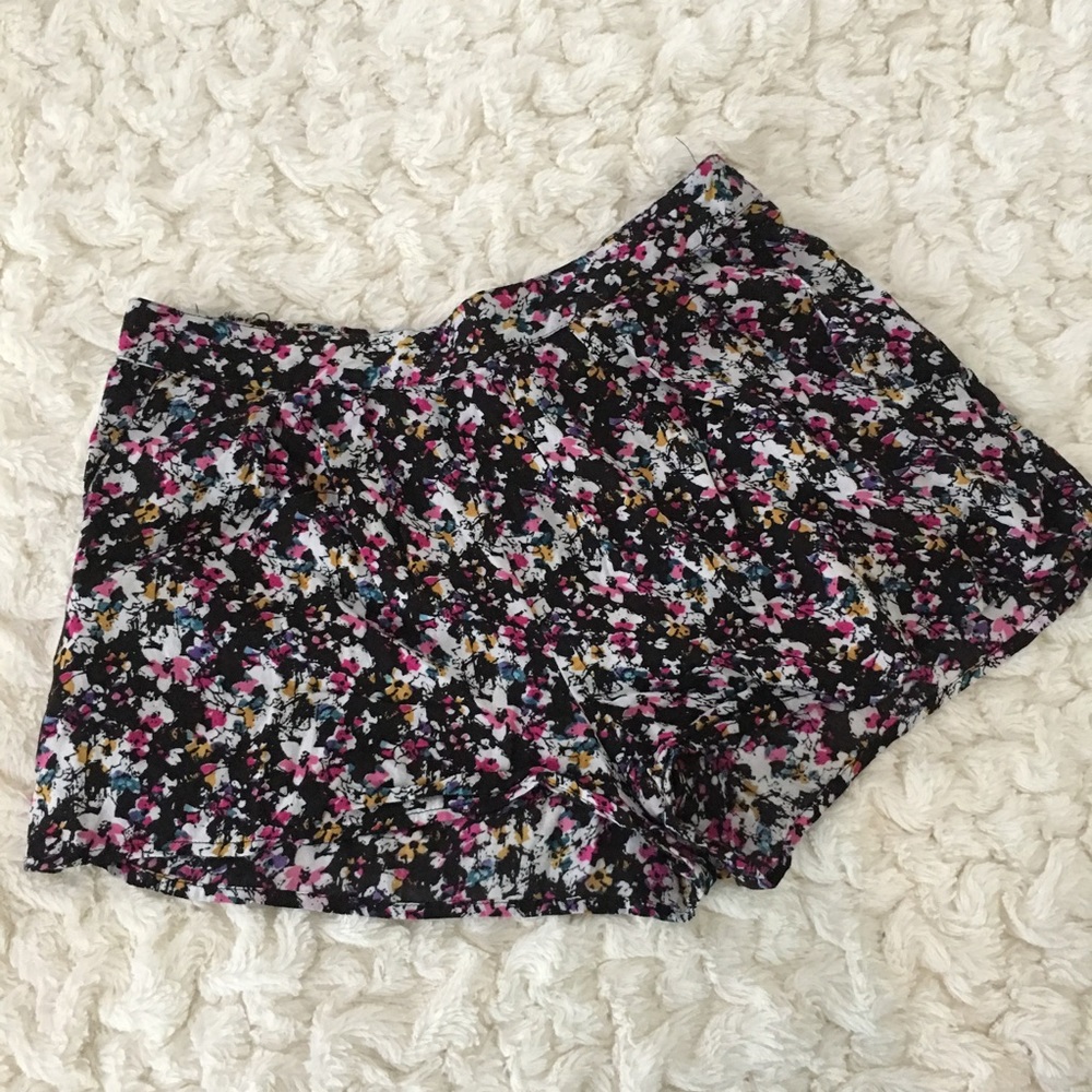 Floral shorts- Medium