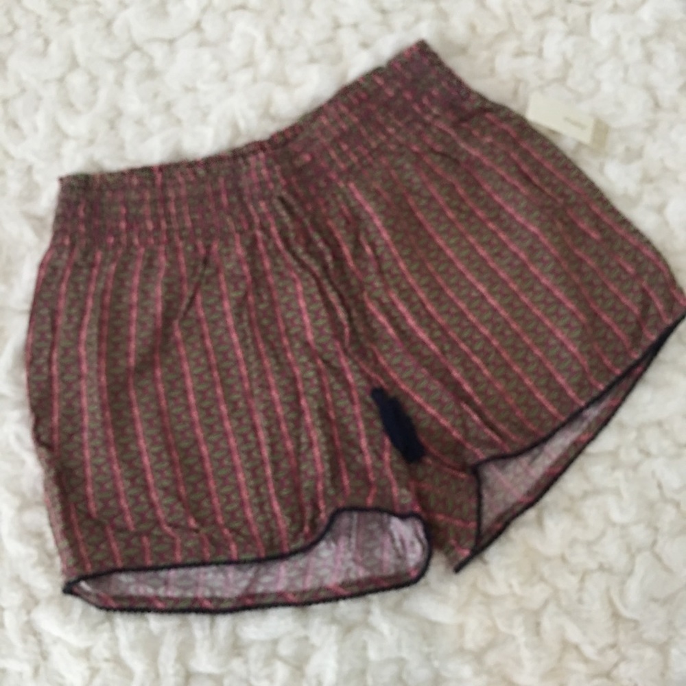 Patterned shorts NWT