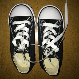 NWOT converse toddler size 8 BLK/wht unisex