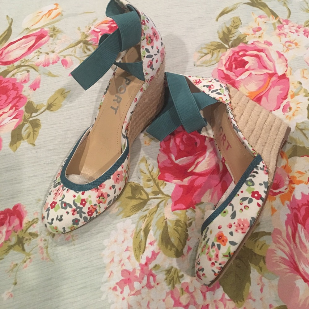 Report sandals