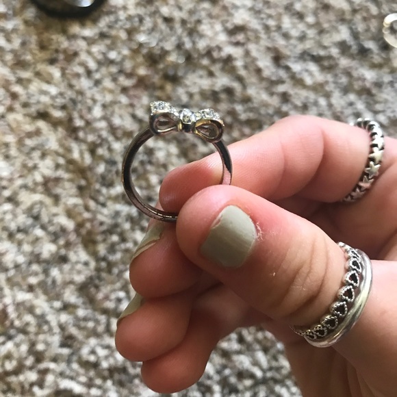 Bow Ring w/ Jewels- Silver - Picture 2 of 2