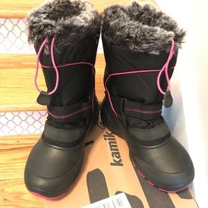 Kamik girls size 5 snow boots worn two times