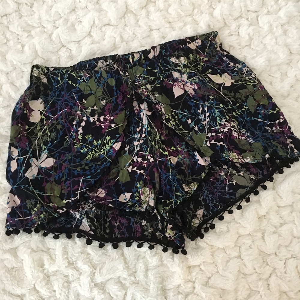 Pom Pom shorts NWT