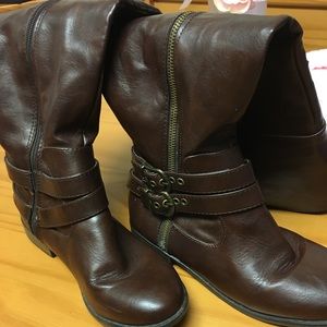 Size 7.5 women's knee high boots