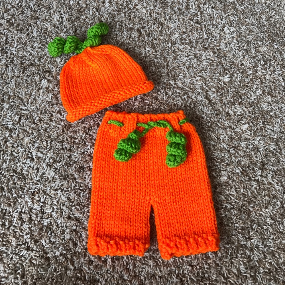 NWOT!!! 2 piece crochet pumpkin outfit