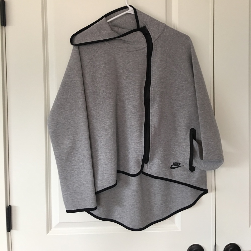 Nike Tech Fleece Cape