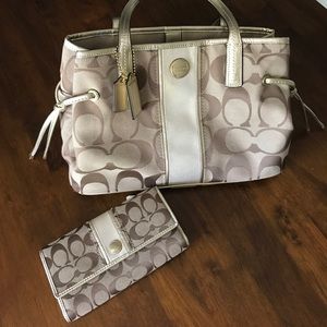 FINAL PRICE 🚫 Coach purse and matching wallet
