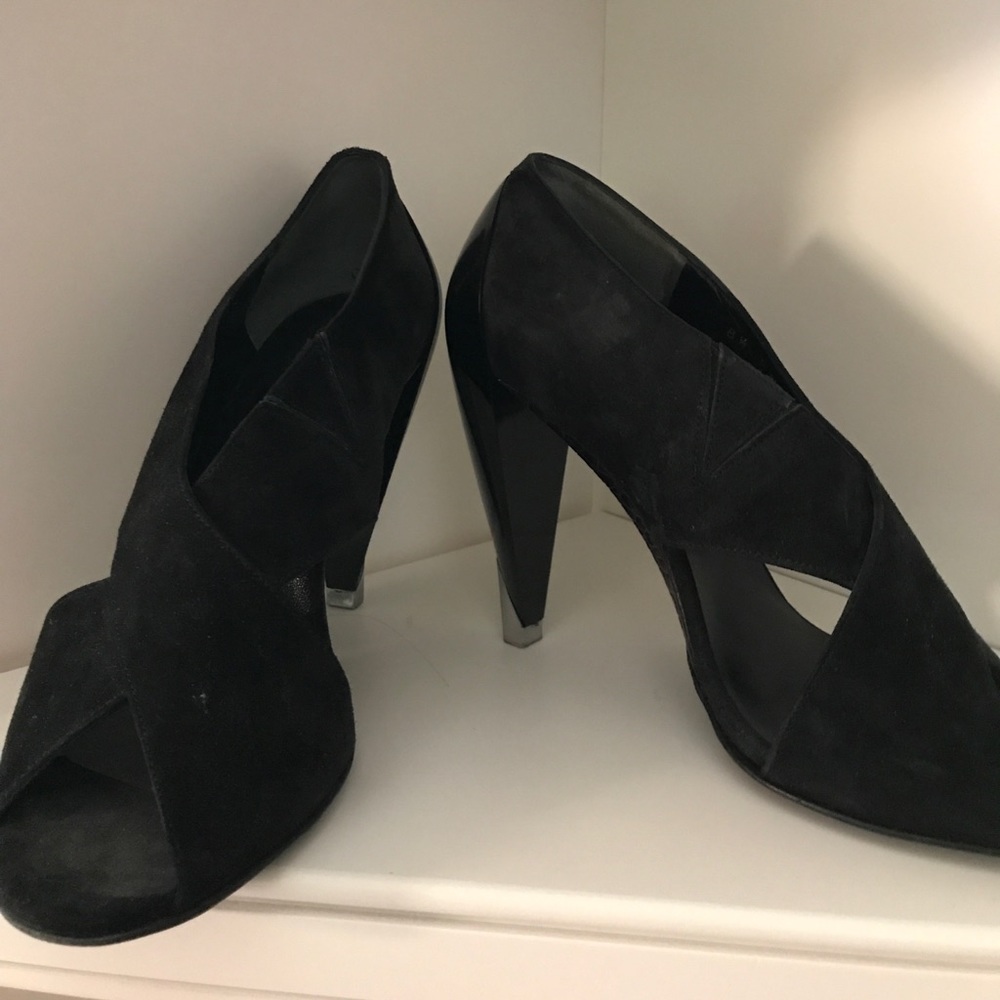 Stunning open toed pumps