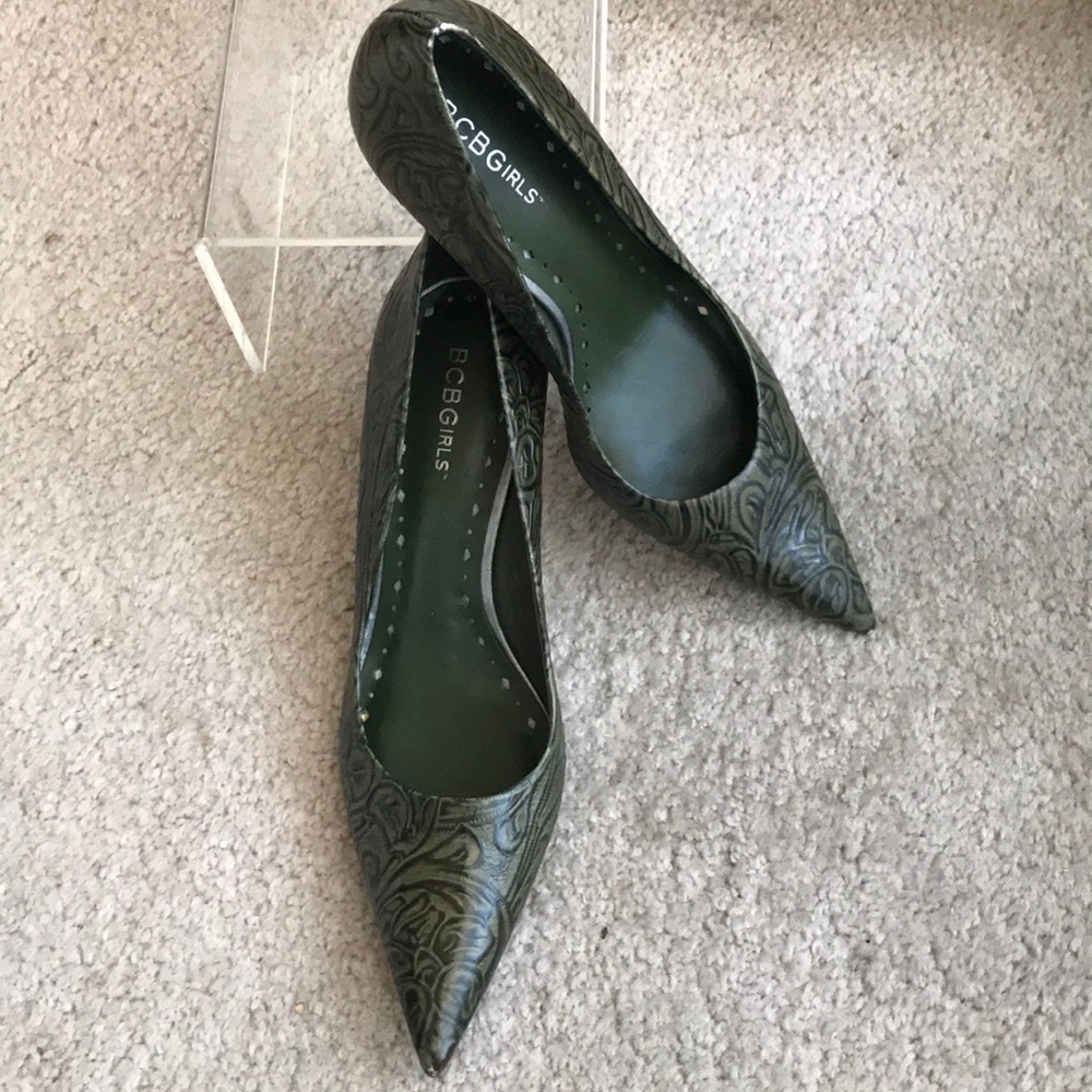 Bcbgirls green pumps
