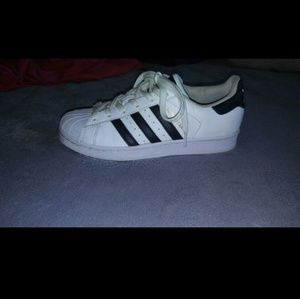 Adidas superstars