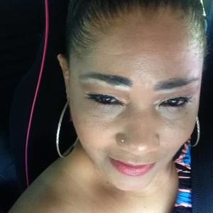 Meet your Posher, Yolonda