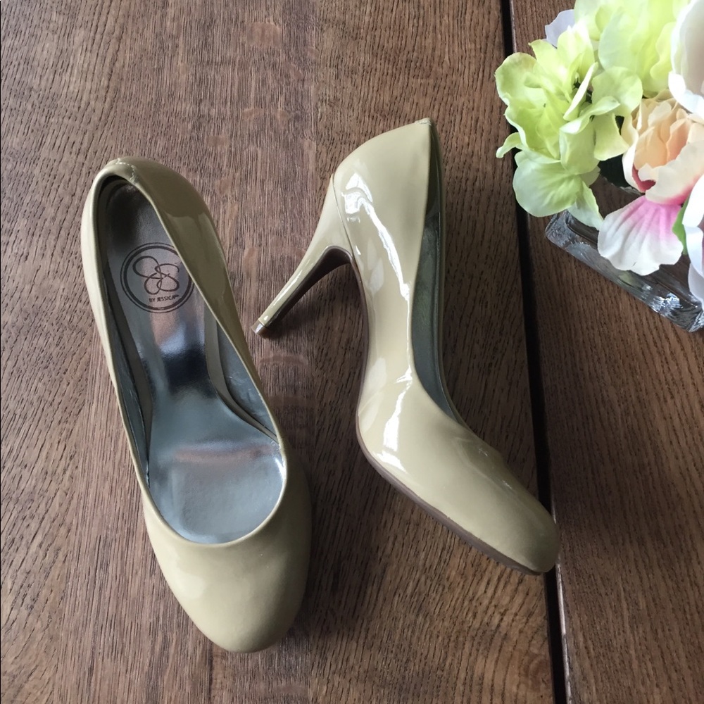Jessica Simpson nude patented leather heels