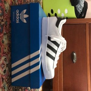 BRAND NEW, NEVER WORN Adidas Superstars Sz. 7