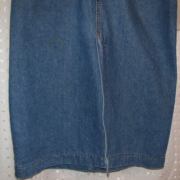 Lee Skirts - (3/$23) Lee Denim skirt Lee Skirts - (3/$23) Lee Denim skirt
