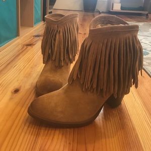 NEVER WORN FRYE BOOTIES