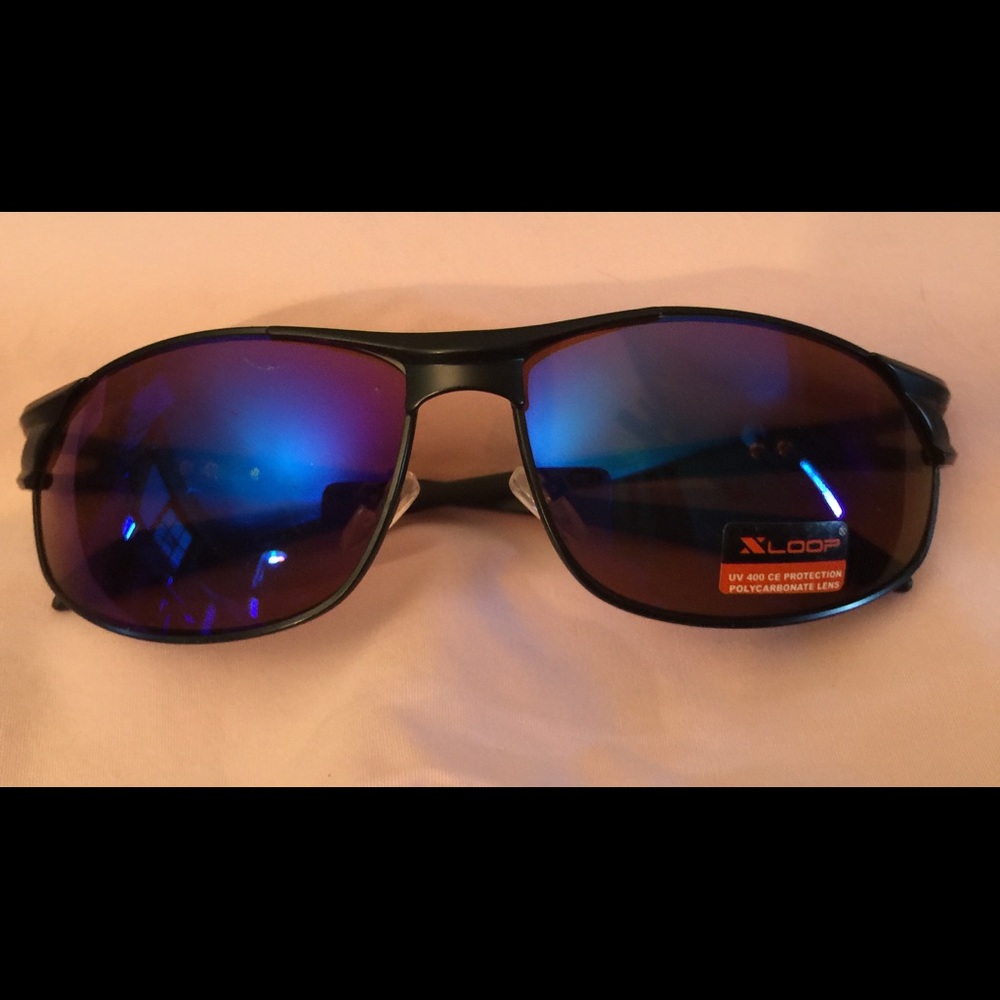 🕶 and flash !! Sunglasses 😎 BOGO today only.