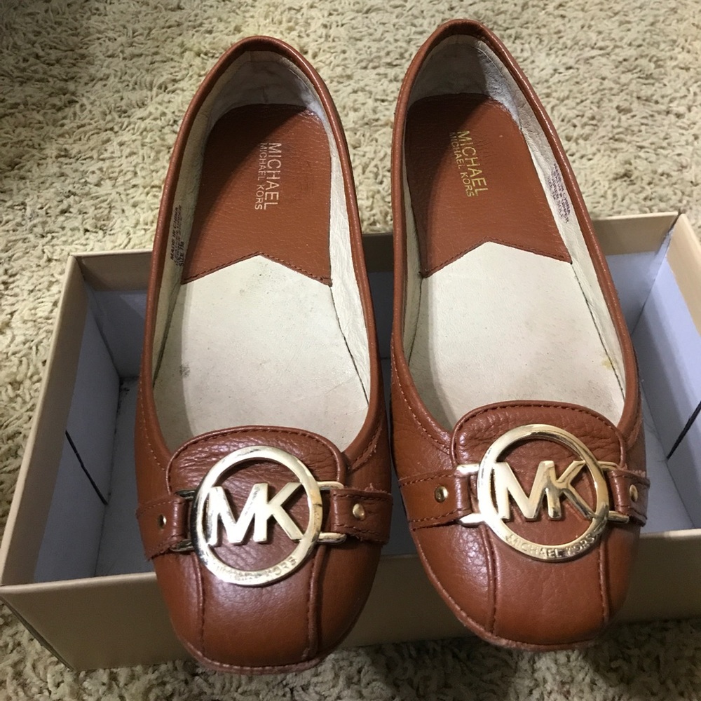 EUC Michael Kors Brown Flats Fulton Luggage color