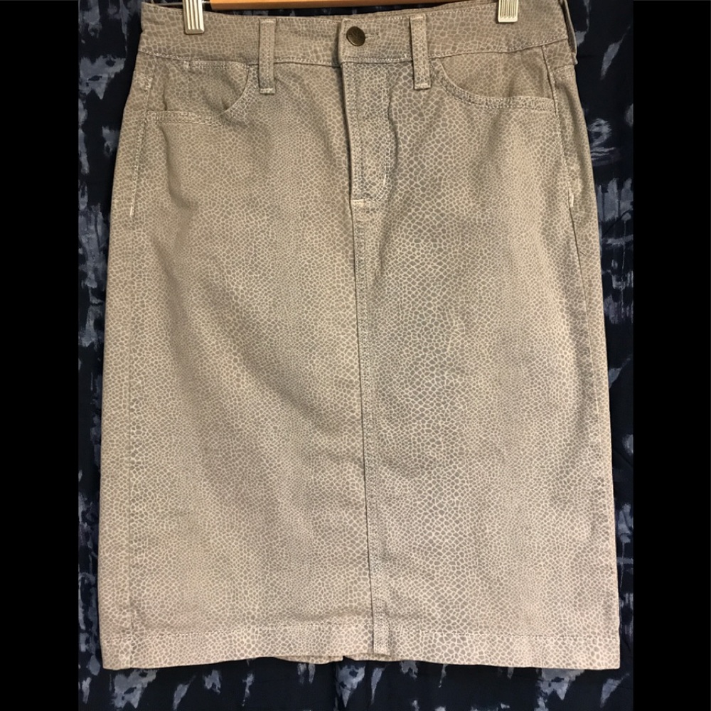 NYDJ Grey on Grey Iguana Print Skirt