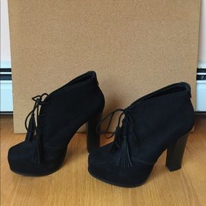 Steve Madden platform booties 🕷