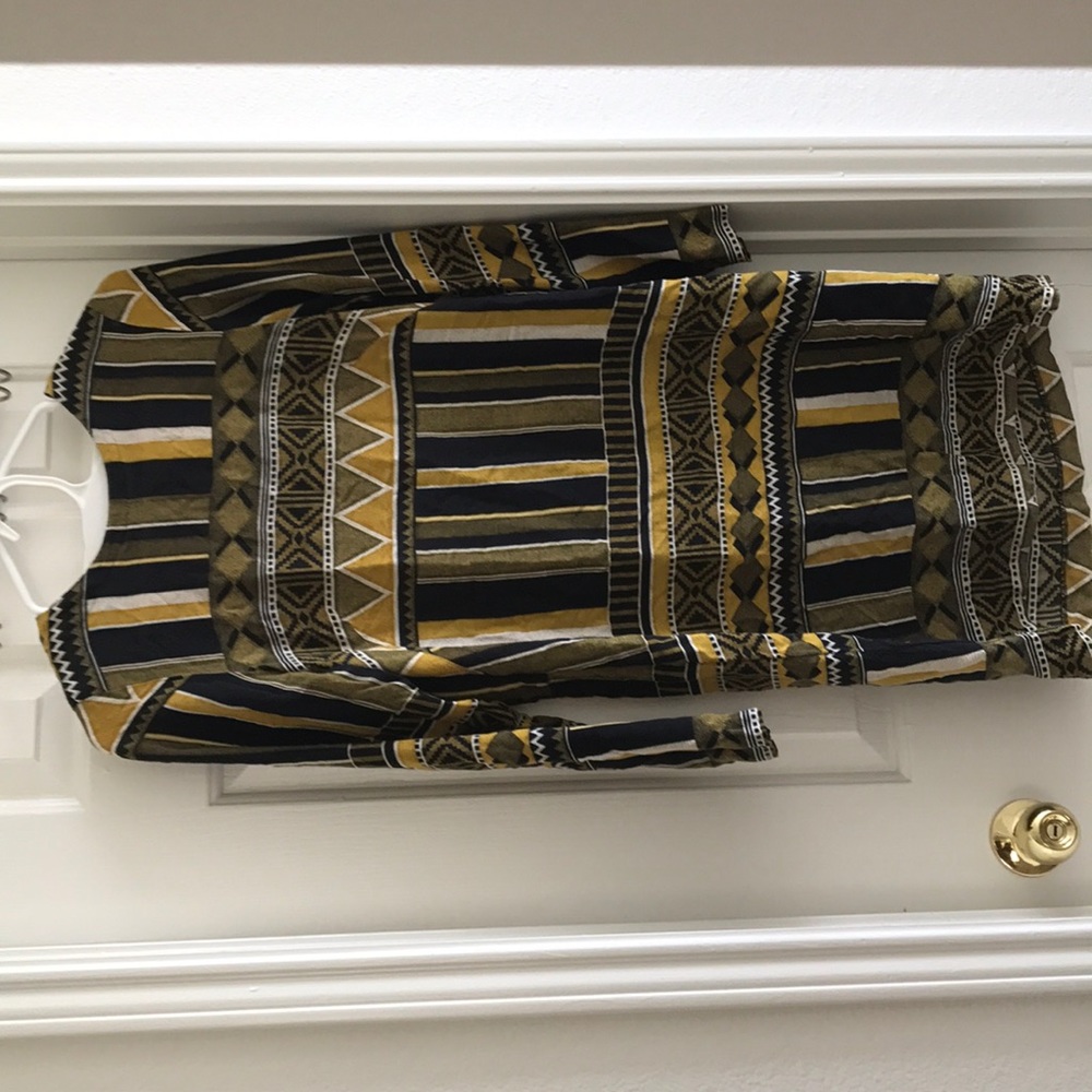 Tribal print dress, with peek back