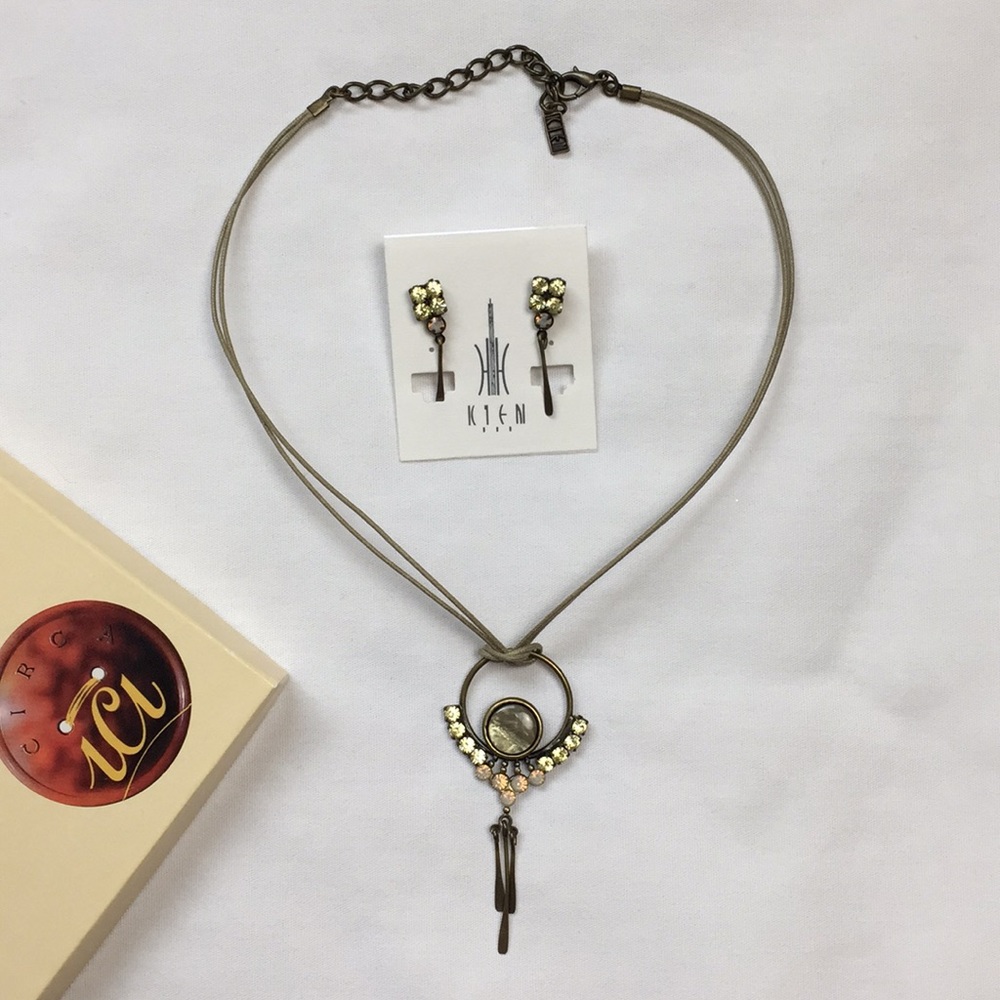 Beautiful Necklace and Earrings Set