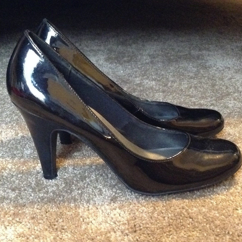 Black closed toe heels