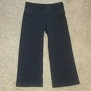 NWOT Yoga Capri's sz S
