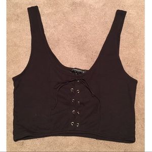 KENDALL & KYLIE PACSUN BLACK CROP TOP