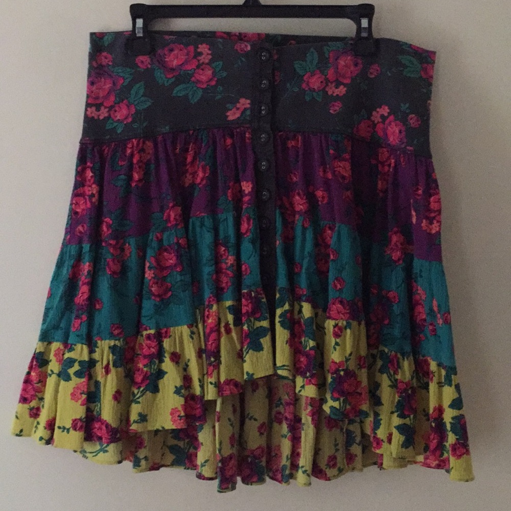 Betsey Johnson Tiered Rose Skirt size L